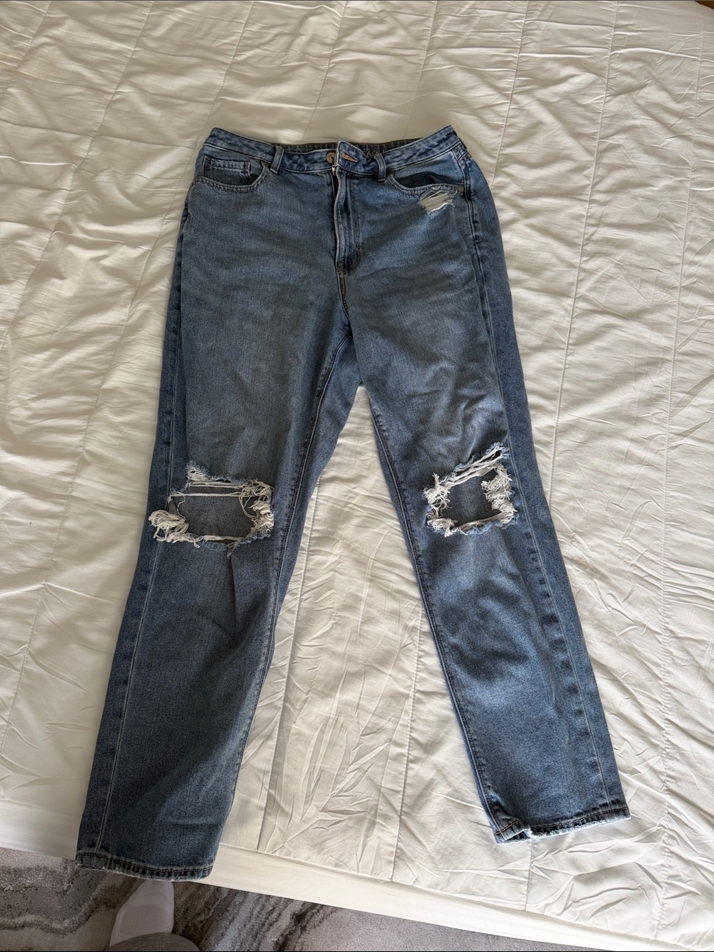 American Eagle Outfitters Women's Distressed Mom Jeans in Blue